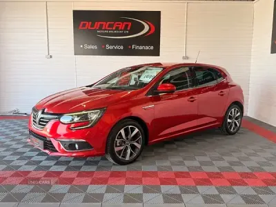 Used Renault Mégane Dynamique 110 HP (80 kW) 2018 Red Hatchback