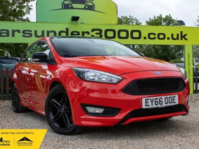 Used Ford Focus Zetec 182 HP (133 kW) 2016 Red Hatchback
