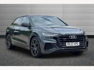 Używany Audi Q8 Black Edition 340 KM (250 kW) 2023 Szary SUV