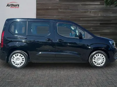 Używany Vauxhall Combo S 100 KM (73 kW) 2019 Czarny Minivan