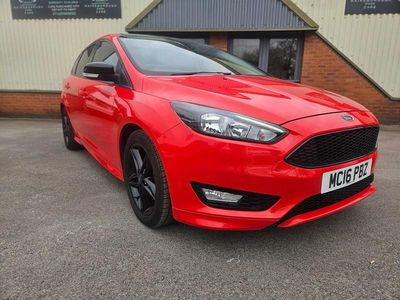 Used Ford Focus Zetec 182 HP (133 kW) 2016 Red Hatchback
