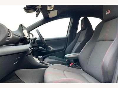 Used Toyota Yaris Hybrid Sport 116 HP (85 kW) 2023 White Hatchback