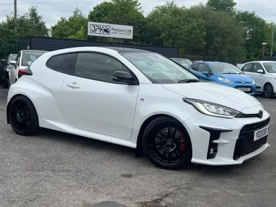 Usado Toyota Yaris 272 HP (200 kW) 2021 Branco Citadino