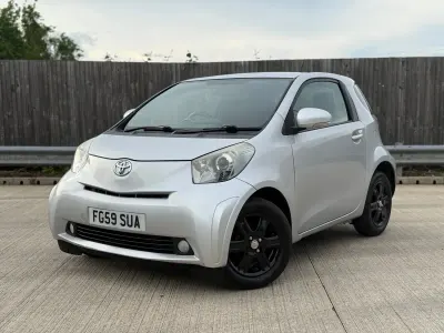 Used Toyota iQ 68 HP (50 kW) 2009 Silver Hatchback