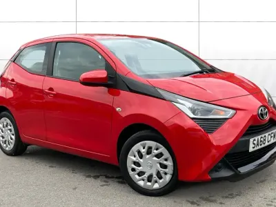 Used Toyota Aygo X-play 72 HP (52 kW) 2018 Red Hatchback