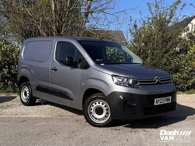 Usado Citroën Berlingo 100 CV (73 kW) 2023 Gris Monovolumen
