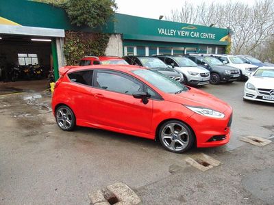 Used Ford Fiesta Zetec 140 HP (102 kW) 2015 Red Hatchback