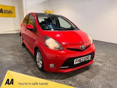 Used Toyota Aygo 68 HP (50 kW) 2014 Multicolour Hatchback