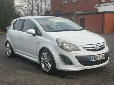 Used Vauxhall Corsa SRi 100 HP (73 kW) 2012 White Hatchback