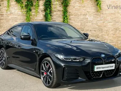 Usado BMW i4 M Sport 246 kW (335 CV) 2023 Negro Berlina