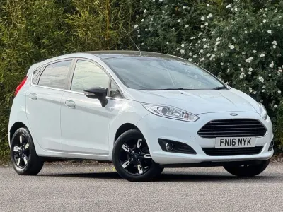 Used Ford Fiesta Zetec 100 HP (73 kW) 2016 White Hatchback