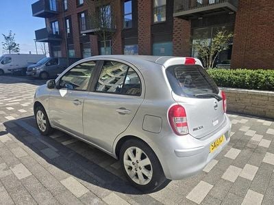 Usado Nissan Micra Acenta 80 HP (58 kW) 2013 Prateado Citadino