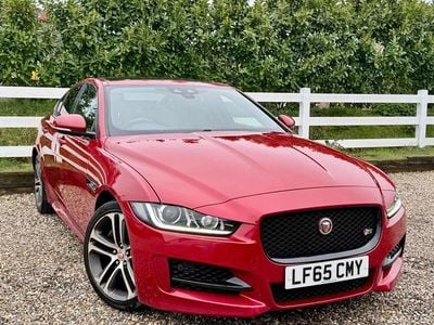 Used Jaguar XE R-Sport 180 HP (132 kW) 2015 Red Sedan