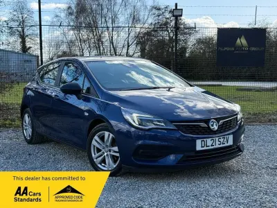 Used Vauxhall Astra Business Edition 105 HP (77 kW) 2021 Blue Hatchback