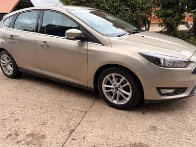 Used Ford Focus Zetec 125 HP (91 kW) 2015 Silver Hatchback