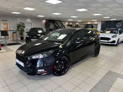Begagnad Ford Focus ST 250 HK (183 kW) 2016 Svart Halvkombi