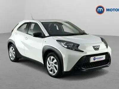 Used Toyota Aygo X PURE 72 HP (52 kW) 2023 White SUV