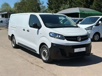Used Vauxhall Vivaro S 100 HP (73 kW) 2023 White MPV