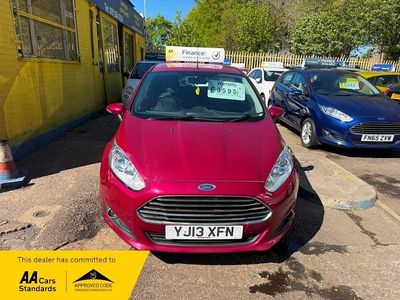 Usado Ford Fiesta Zetec 2013 Vermelho Citadino