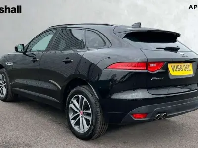 Usado Jaguar F-Pace R-Sport 180 HP (132 kW) 2018 Preto SUV