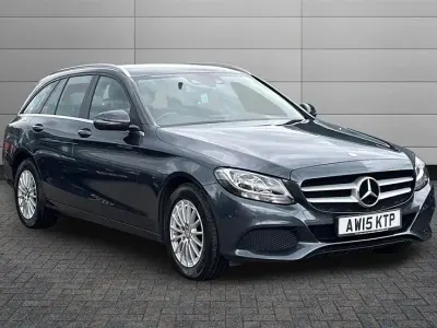 Usado Mercedes C200 Executive 184 HP (135 kW) 2015 Cinzento Carrinha