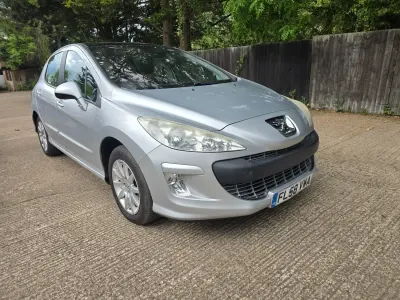Używany Peugeot 308 2008 Srebrny Hatchback
