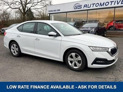 White Used 2020 Skoda Octavia SE First Edition Hatchback | £12,890 (Fair price)