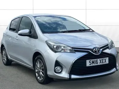 Used Toyota Yaris 99 HP (72 kW) 2016 Silver Hatchback