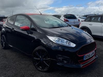 Usado Ford Fiesta Zetec 140 HP (102 kW) 2016 Preto Citadino