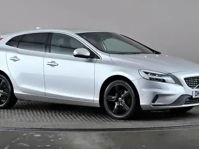 Usado Volvo V40 R-Design 152 HP (111 kW) 2019 Prateado Citadino
