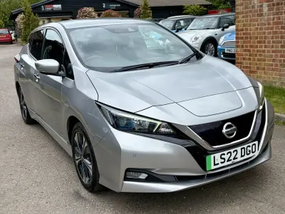 Gebraucht Nissan Leaf N-Connecta 39 kW (54 PS) 2022 Silber Kleinwagen