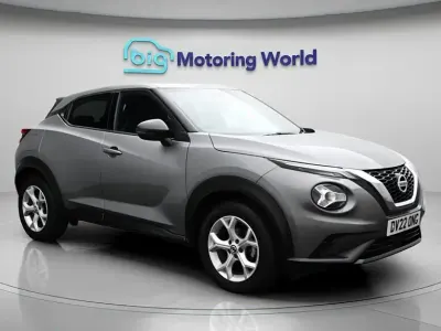 Usado Nissan Juke N-Connecta 114 HP (83 kW) 2022 Cinzento SUV