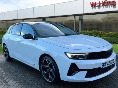 Used Vauxhall Astra Ultimate 130 HP (95 kW) 2022 White Hatchback