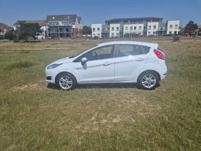 Used Ford Fiesta Zetec 2014 White Hatchback