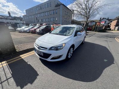 Used Vauxhall Astra Elite 2014 White Estate