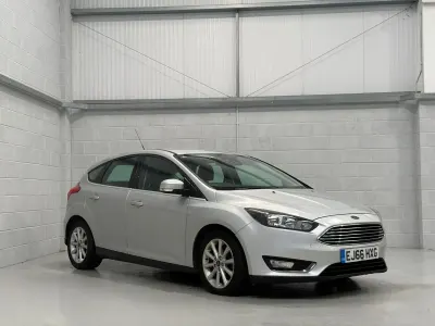Used Ford Focus Titanium 120 HP (88 kW) 2016 Silver Hatchback