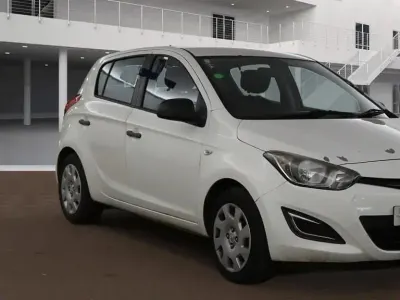 Używany Hyundai i20 Classic 85 KM (62 kW) 2013 Biały Hatchback