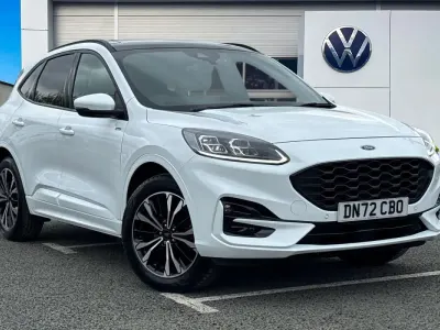 Usado Ford Kuga ST-Line X 244 HP (179 kW) 2022 Branco SUV
