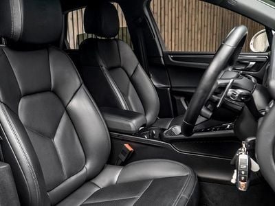 Used Porsche Macan 265 HP (194 kW) 2022 Grey SUV