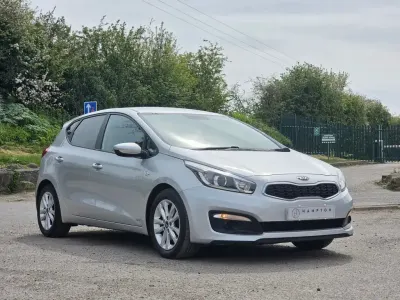 Begagnad Kia Ceed 98 HK (72 kW) 2015 Silver Halvkombi