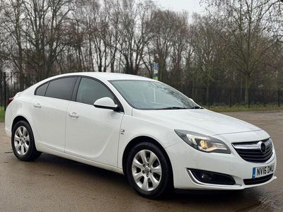 Used Vauxhall Insignia SRi 140 HP (102 kW) 2016 White Hatchback