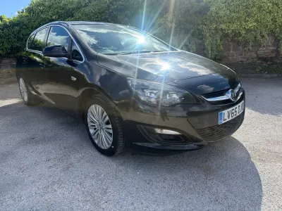 Gebraucht Vauxhall Astra Excite 100 PS (73 kW) 2015 Schwarz Kleinwagen
