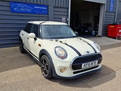 Begagnad Mini Cooper Hatch 2015 Vit Halvkombi