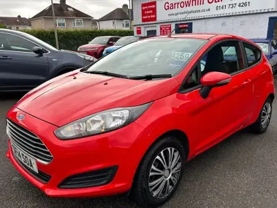 Begagnad Ford Fiesta Style 82 HK (60 kW) 2014 Röd Halvkombi