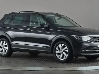 Gebraucht VW Tiguan Life 131 PS (96 kW) 2022 Grau SUV