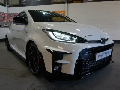 Usado Toyota Yaris 270 HP (198 kW) 2021 Branco Citadino