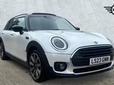 Usado Mini Cooper Clubman Exclusive 134 CV (98 kW) 2023 Blanco Familiar