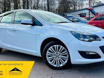 Used Vauxhall Astra Excite 2015 White