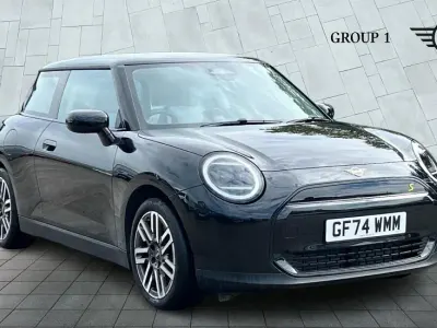 Używany Mini Cooper SE Hatch 158 kW (215 KM) 2025 Czarny Hatchback