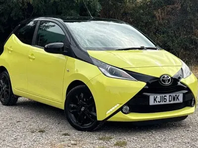 Used Toyota Aygo X-cite 69 HP (50 kW) 2016 Yellow Hatchback